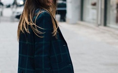 腿再张大点就能吃到扇贝了